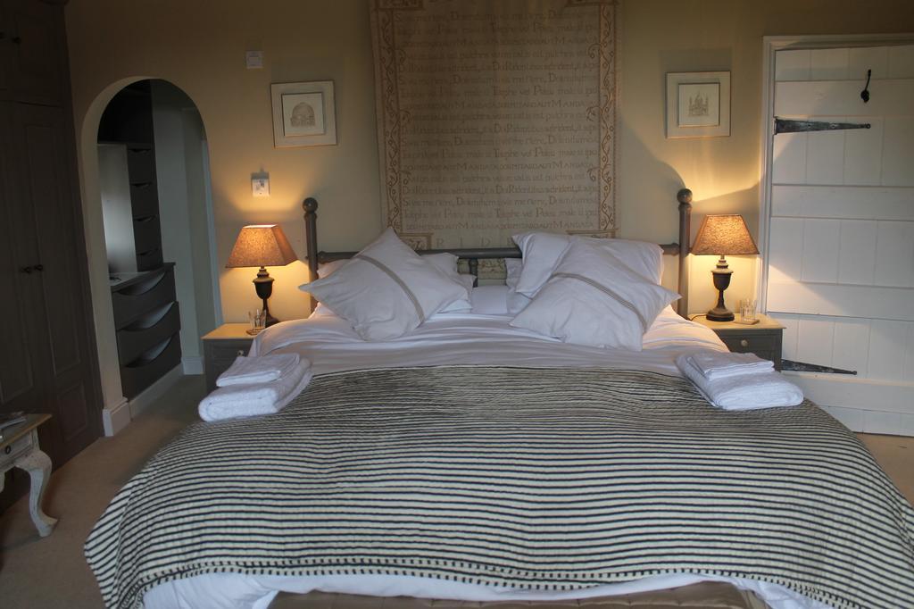 Roundhill Farmhouse Kelston Room photo